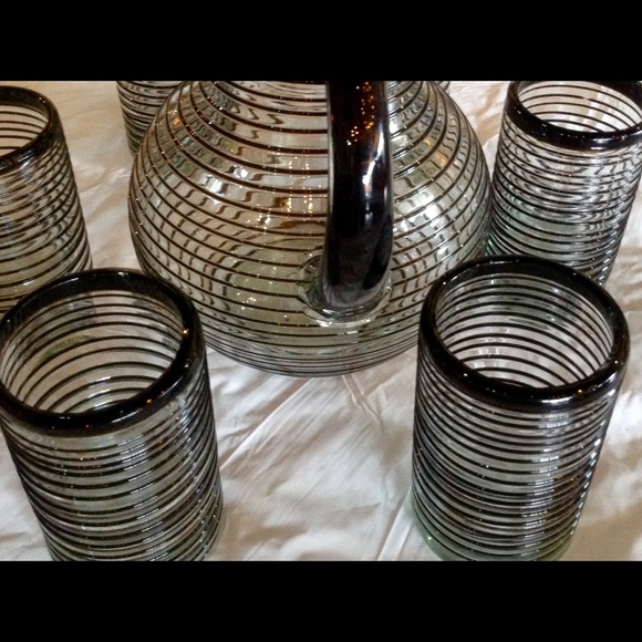 Pitcher and glasses - Picture 2 of 6